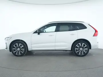 VOLVO XC60 Plus Dark 360  AHK ACC LED Kessy SHZ PDC
