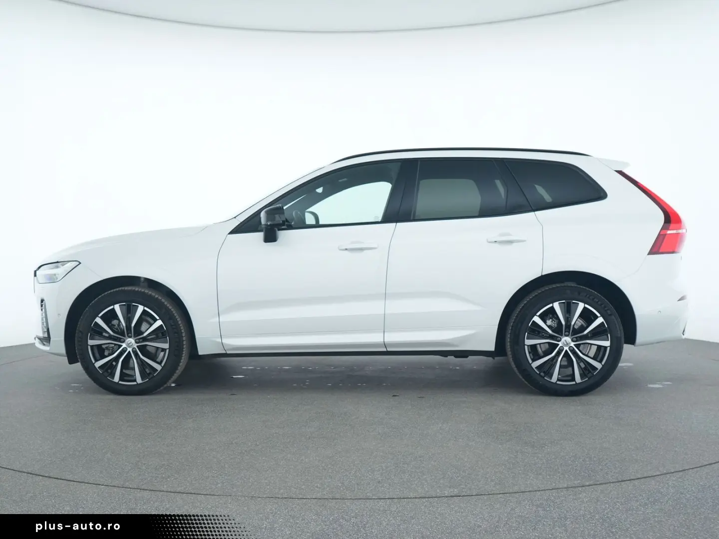 VOLVO XC60 Plus Dark 360  AHK ACC LED Kessy SHZ PDC