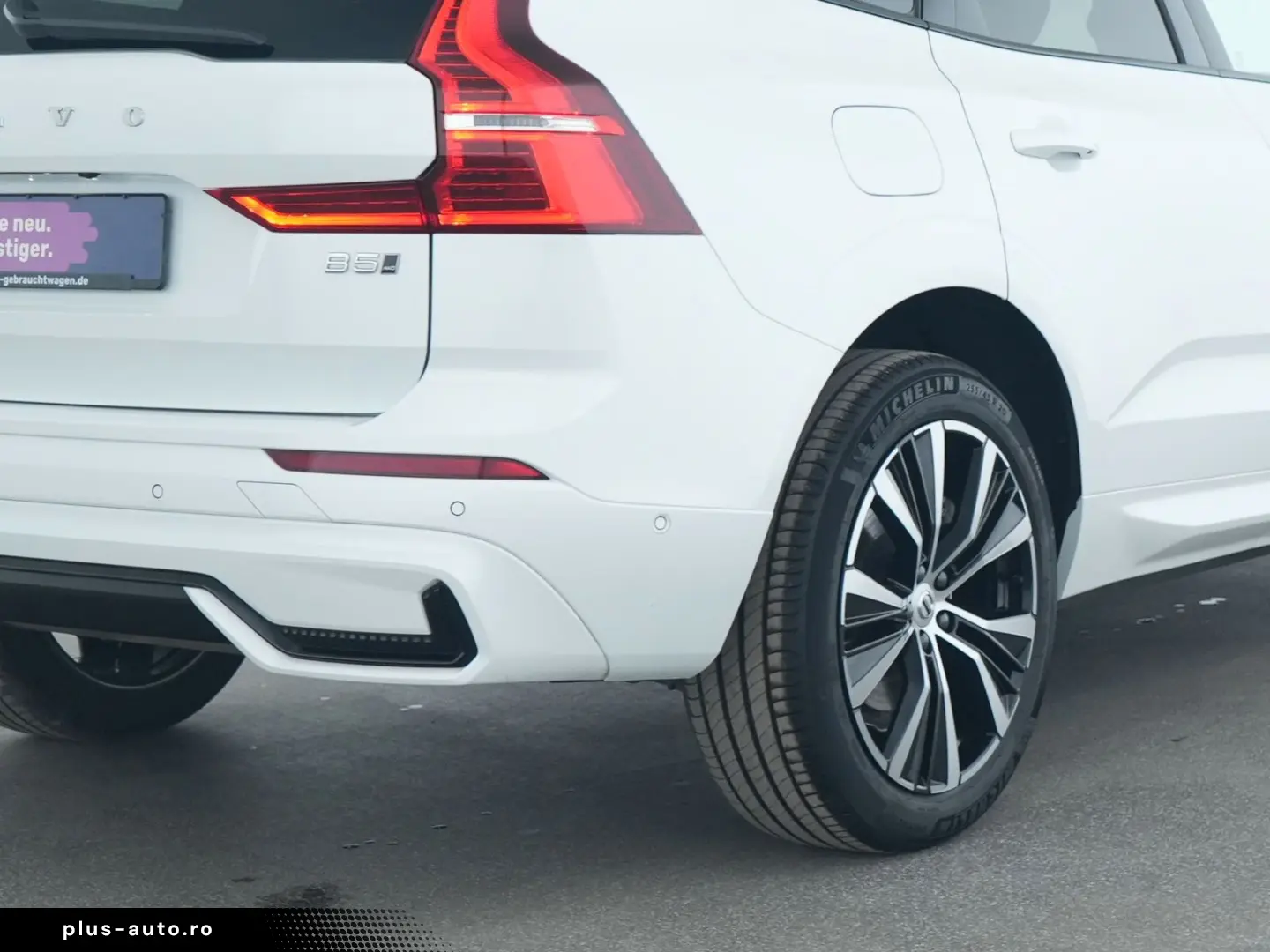 VOLVO XC60 Plus Dark 360  AHK ACC LED Kessy SHZ PDC