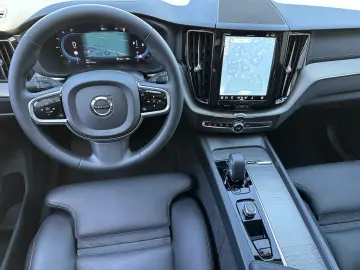 VOLVO XC60 B5 AWD Ultimate Dark NAV LED ACC 360  PANO