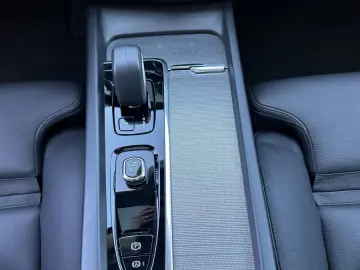 VOLVO XC60 B5 AWD Ultimate Dark NAV LED ACC 360  PANO