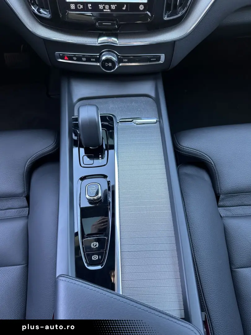 VOLVO XC60 B5 AWD Ultimate Dark NAV LED ACC 360  PANO