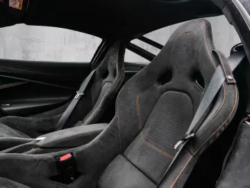 MCLAREN 750S Coupé Ventura Orange  Interior Carbon