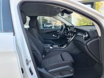 MERCEDES-BENZ GLC 200 4Matic 9G - ASSISTS - CAM - 8 x ALU