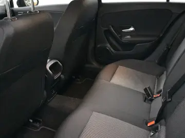 MERCEDES-BENZ A 180d