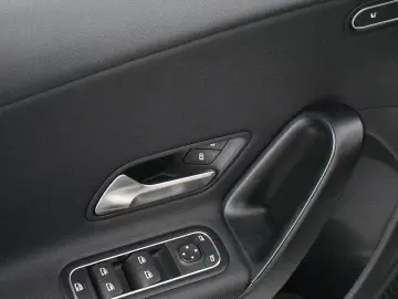 MERCEDES-BENZ A 180d