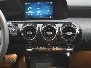 MERCEDES-BENZ A 180d