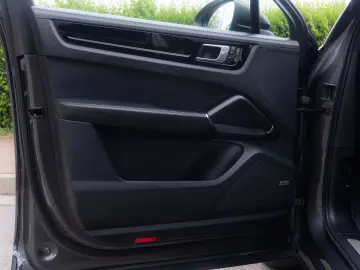 Porsche Cayenne S Coupe_ChronoPack_Bose