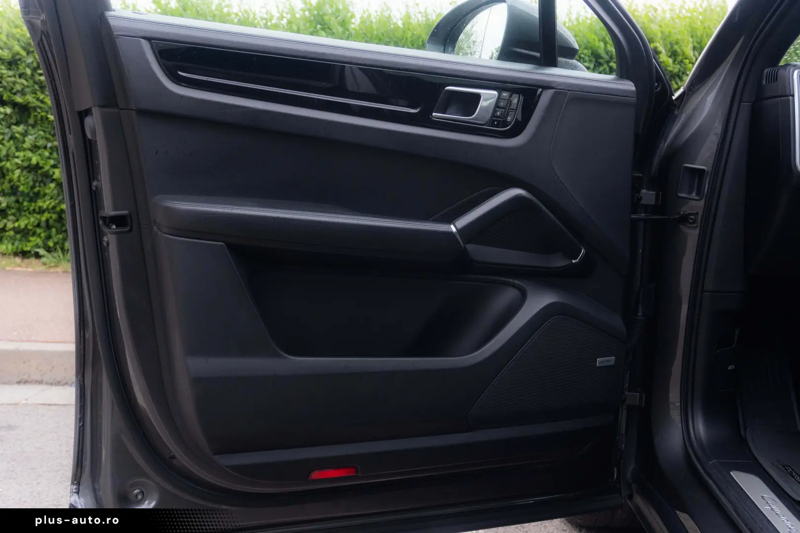 Porsche Cayenne S Coupe_ChronoPack_Bose