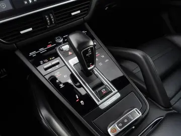 Porsche Cayenne S Coupe_ChronoPack_Bose