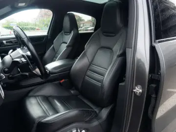 Porsche Cayenne S Coupe_ChronoPack_Bose
