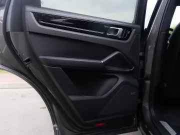 Porsche Cayenne S Coupe_ChronoPack_Bose