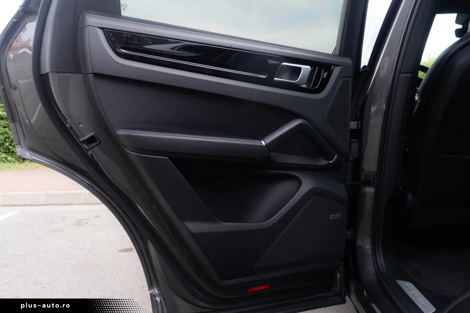 Porsche Cayenne S Coupe_ChronoPack_Bose