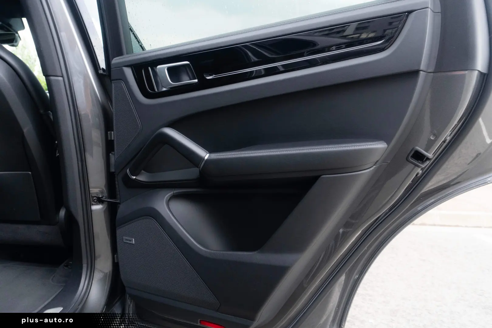 Porsche Cayenne S Coupe_ChronoPack_Bose