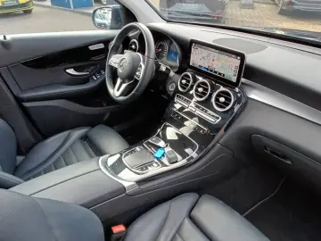 MERCEDES-BENZ GLC 300 de 4Matic-Navi-Leder-Kamera-Pan-18