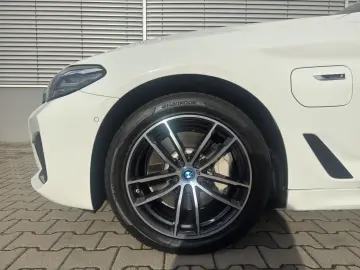 BMW 530e Lim M Sportpaket DrivAs ParkAs HUD SHZ