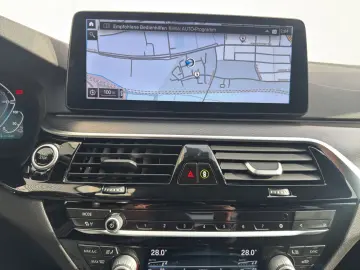 BMW 530e Lim M Sportpaket DrivAs ParkAs HUD SHZ