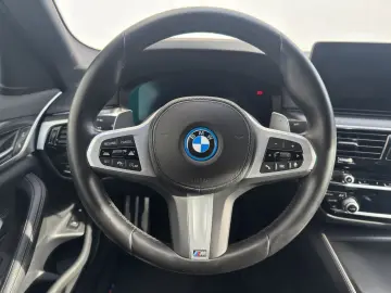BMW 530e Lim M Sportpaket DrivAs ParkAs HUD SHZ