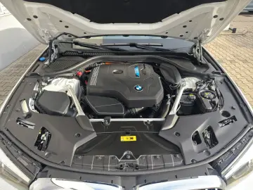 BMW 530e Lim M Sportpaket DrivAs ParkAs HUD SHZ
