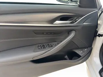 BMW 530e Lim M Sportpaket DrivAs ParkAs HUD SHZ