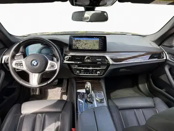BMW 530e xDrive M Sport LiCoPro GlasD DAPro PA  H K