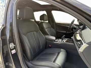 BMW 530e xDrive M Sport LiCoPro GlasD DAPro PA  H K