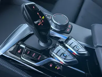 BMW 530e M SPORT KAMERA HARMAN HUD KEY 4x KLIMAT