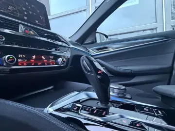 BMW 530e M SPORT KAMERA HARMAN HUD KEY 4x KLIMAT