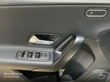 MERCEDES-BENZ A 180 d Style