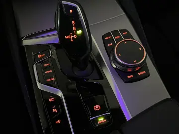 BMW 530 e xDrive M SPORT LASER HuD H&K ACC AMBI