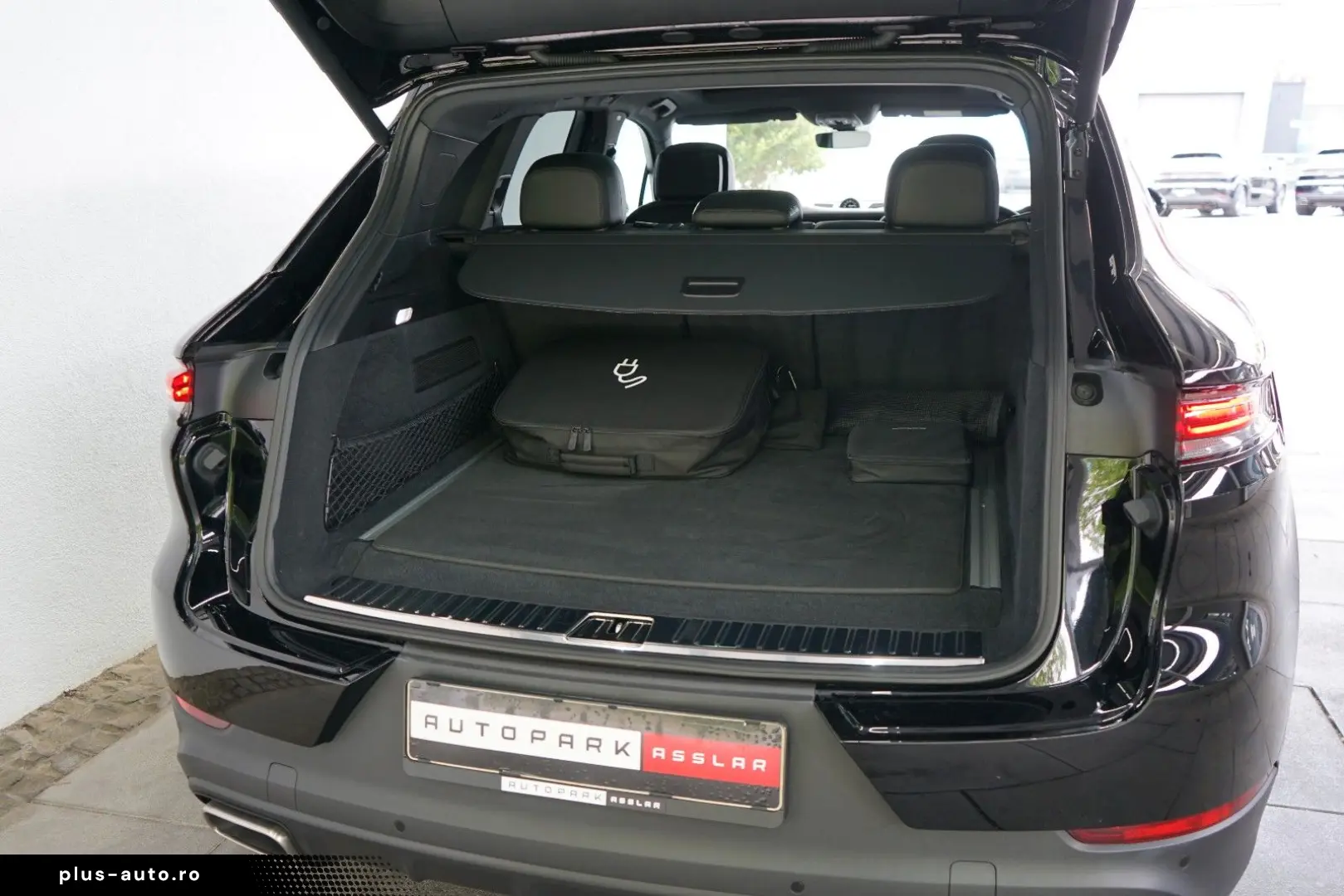 PORSCHE Cayenne E-Hybrid Luft Pano Sitzklima AHK 14W 21z