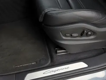 PORSCHE Cayenne E-Hybrid