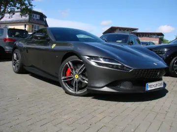 FERRARI Roma V8