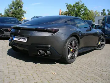 FERRARI Roma V8