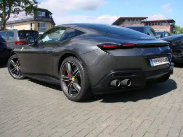 FERRARI Roma V8