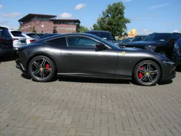 FERRARI Roma V8