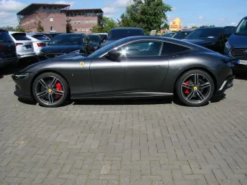 FERRARI Roma V8