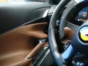 FERRARI Roma V8