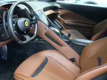 FERRARI Roma V8