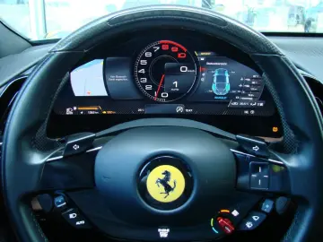 FERRARI Roma V8
