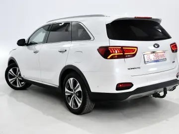 Kia Sorento - Platinum - 200 cp - Aut - 4x4 5 LOCURI
