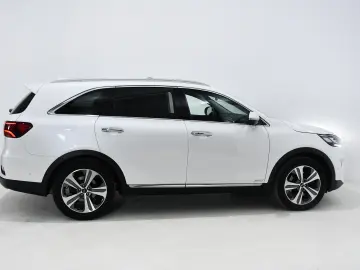 Kia Sorento - Platinum - 200 cp - Aut - 4x4 5 LOCURI