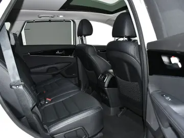 Kia Sorento - Platinum - 200 cp - Aut - 4x4 5 LOCURI