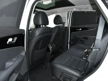 Kia Sorento - Platinum - 200 cp - Aut - 4x4 5 LOCURI