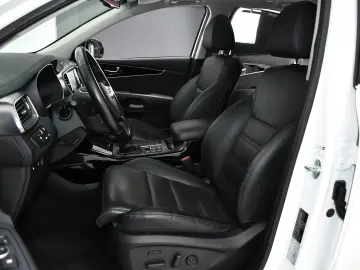 Kia Sorento - Platinum - 200 cp - Aut - 4x4 5 LOCURI