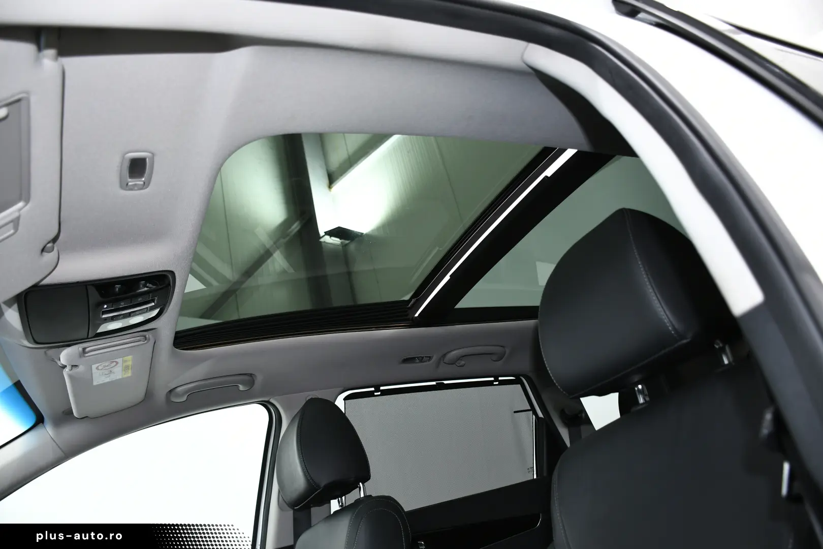 Kia Sorento - Platinum - 200 cp - Aut - 4x4 5 LOCURI