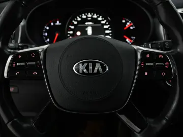 Kia Sorento - Platinum - 200 cp - Aut - 4x4 5 LOCURI