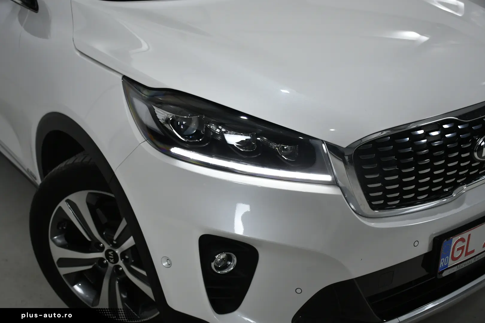 Kia Sorento - Platinum - 200 cp - Aut - 4x4 5 LOCURI