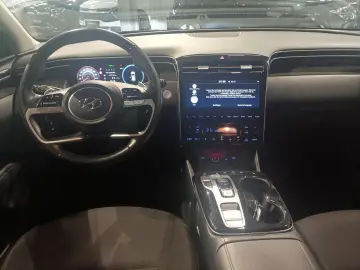 HYUNDAI Tucson 1.6 PHEV Trend 4WD LED Navi Kamera AHK