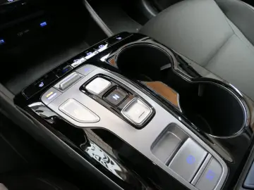 HYUNDAI Tucson Plug-In Hybrid 4WD AUT NAV KAM GRA SZH